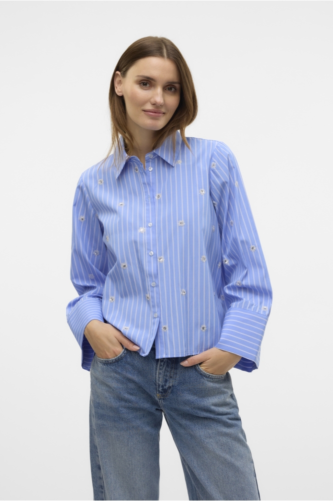 VMLEILA LS LOOSE SHORT SHIRT WVN 10321872 Cornflower Blue/Snow white